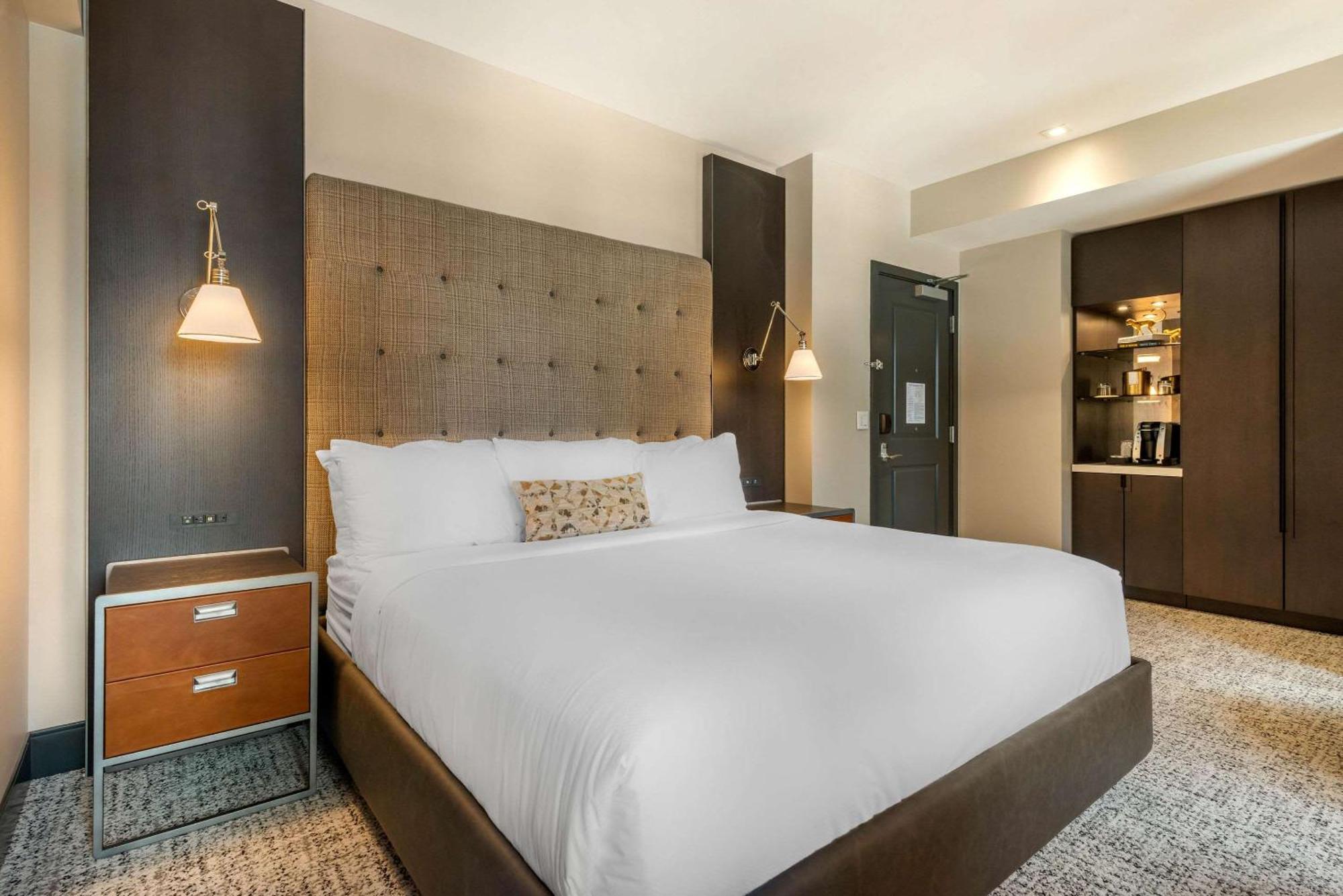 Cambria Hotel Houston Downtown Convention Center Bagian luar foto