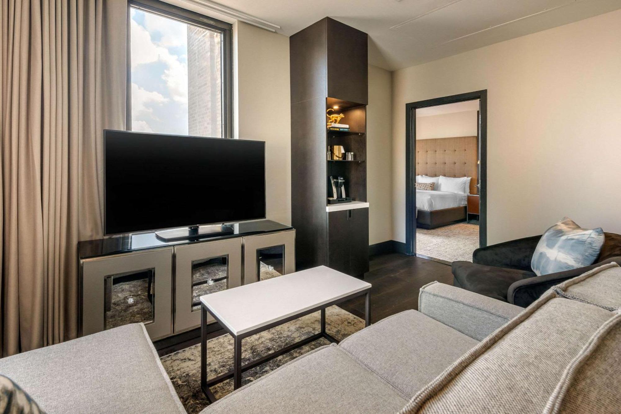 Cambria Hotel Houston Downtown Convention Center Bagian luar foto