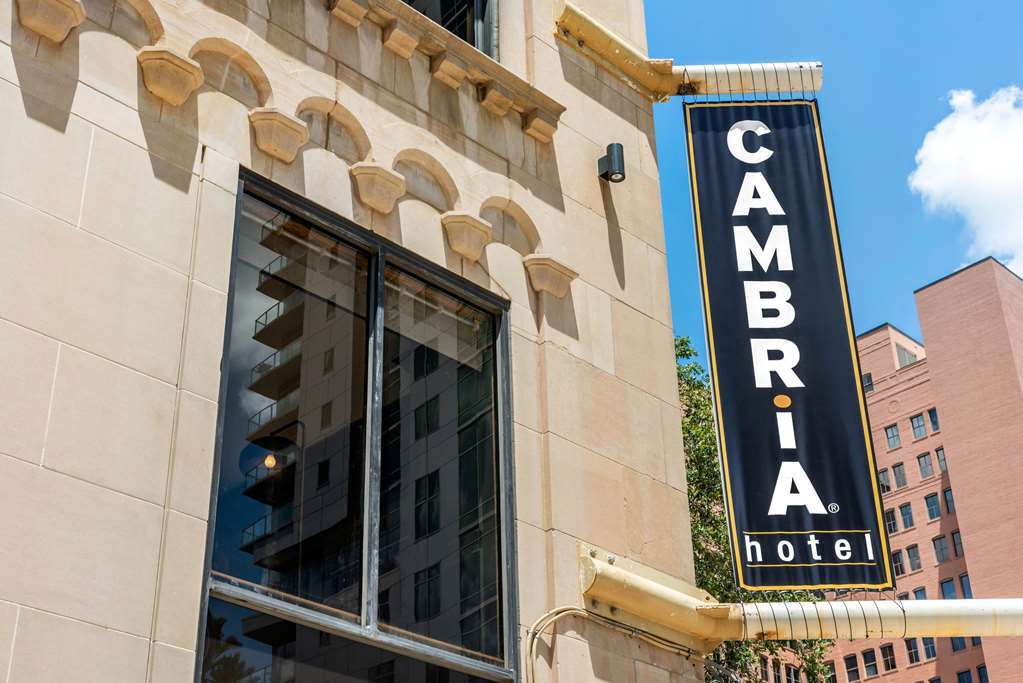 Cambria Hotel Houston Downtown Convention Center Bagian luar foto